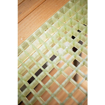 風通しのよい網目状のバルコニー床