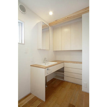 たっぷり収納のL字型洗面台