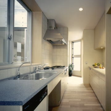 ベージュを基調にしたすっきり爽やかなキッチン