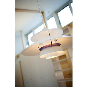 お洒落な照明の映える室内