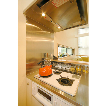 カウンター手前もキッチン収納