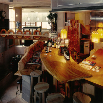 施主経営のワインバー併用住宅