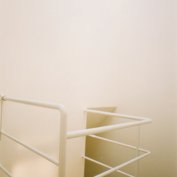 狭小敷地でもトップライトで明るい階段ホール