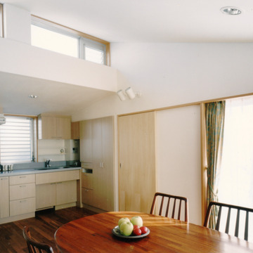 3階のハイサイド窓から夏場の熱気を逃がす重力換気