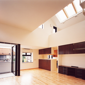 天井に動きのある広々LDK