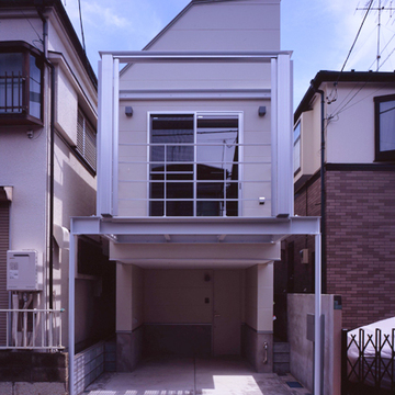 道路に開く外観