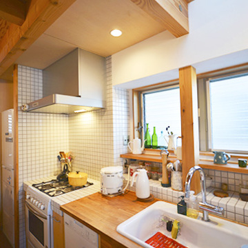 木のカウンターキッチン