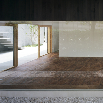 緑山の家　寝室からテラス