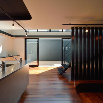 高さのある外壁がプライバシーを守るバルコニー