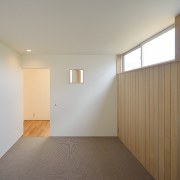 扉をつけずに、部屋の予感を外部に感じるように設計された寝室