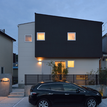 計算しつくされた芸術的な配置の小窓