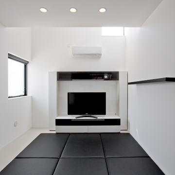 ソファを外すと、クッションがそのまま床になるリビング