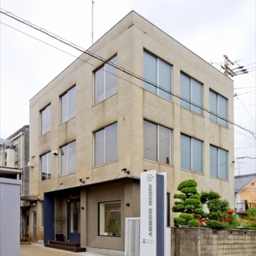 古びた外観をデザインに取り入れたリノベーション