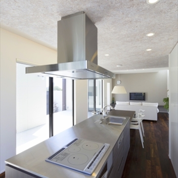 家族と一緒に過ごせるアイランドキッチン