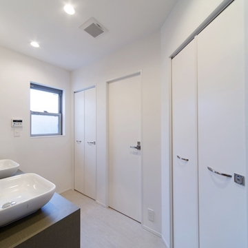 ドアの向こうにシャワールーム