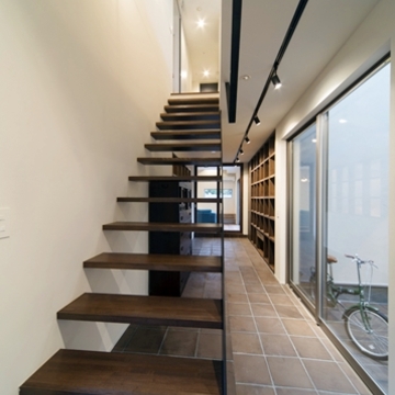 視線の抜けをいかした階段