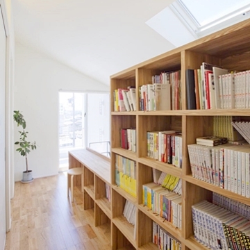 たっぷり入る書斎の本棚