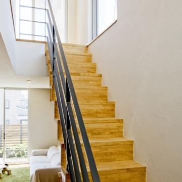 リビングから見上げる階段