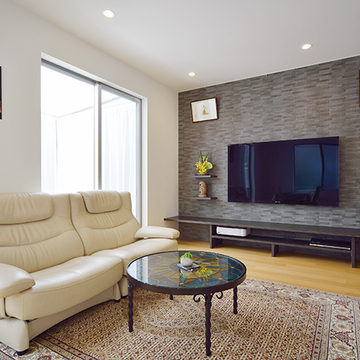 こだわり家具が主役のシンプルな室内