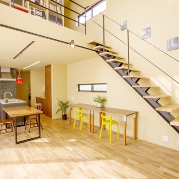 オープン階段から書斎へ