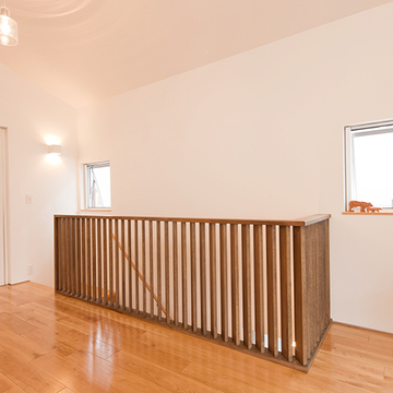 空間になじむ斜めに組んだ木ルーバ