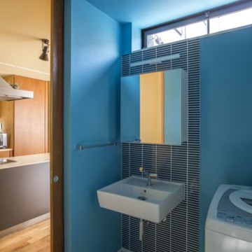 ブルーをキーカラーにした洗面所