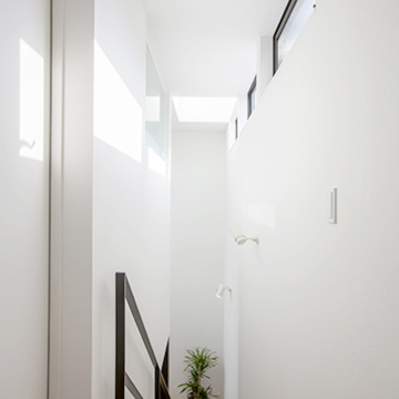 空間に光を届ける階段上のハイサイドライト