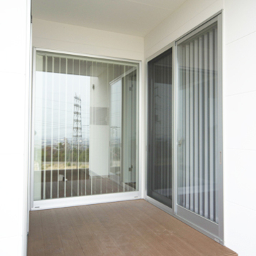 家族が集まるウッドデッキ