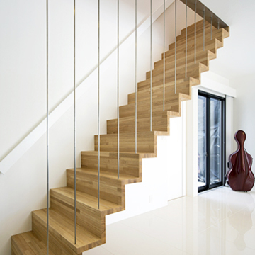 アート作品の様なスタイリッシュな階段