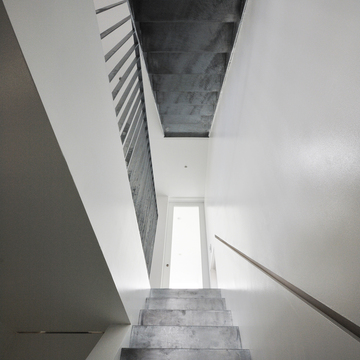 経年変化を楽しみながら生活できる、味わいのある階段