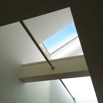 下階までの明るさと通風を確保する天窓