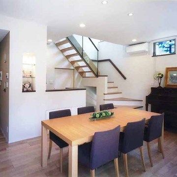 ナチュラルなウッド調のダイニング