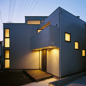 広々とした玄関ファサード