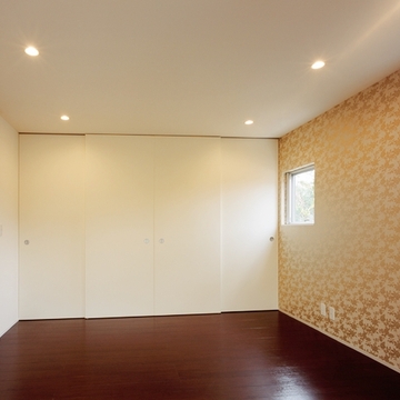 壁紙を変えアクセントをつけた寝室