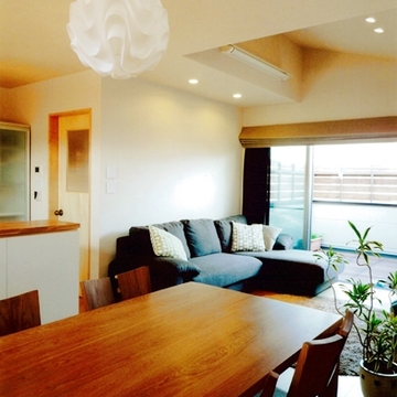 食卓を彩る個性的な照明