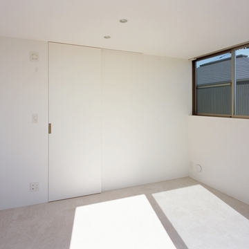 壁と一体化させた白い建具