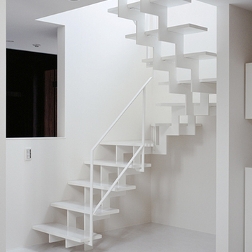 造形が美しいこだわりの階段