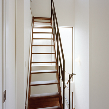 風と光の通る階段