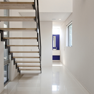 ストリップ階段として、１階・２階の繋がり感を演出している