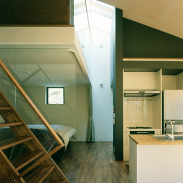 寝室と水まわりを隔てるトップライト