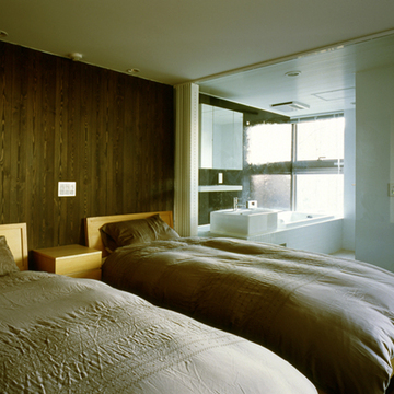 水まわりに隣接する寝室