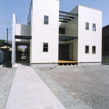 広々とした玄関アプローチ