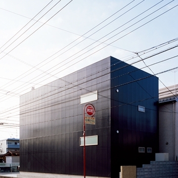 モダンでシャープな外観