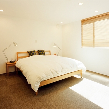 ナチュラルテイストのやさしい寝室