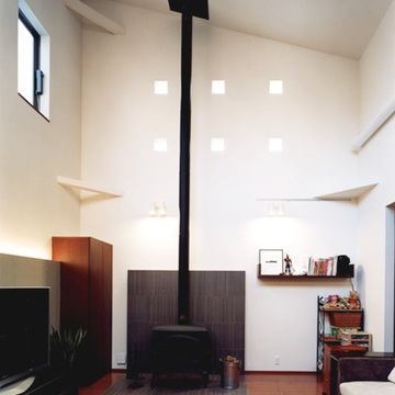 暖炉を設置したリビング