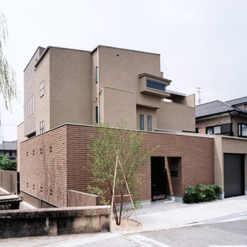 れんが造りの壁が風景にとけ込む