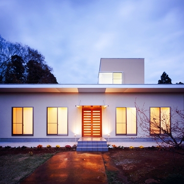 シンメトリーに並ぶ窓