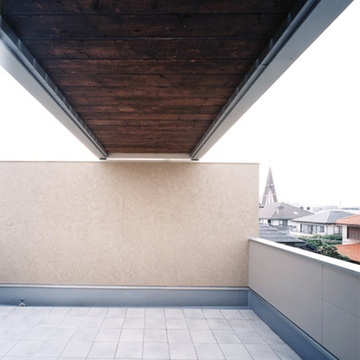 開放感を保ちながらベランダに屋根を