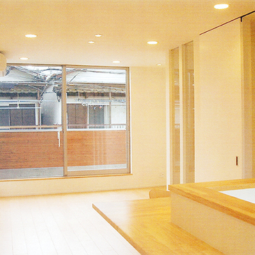 光を採りこむ明るい2階リビング