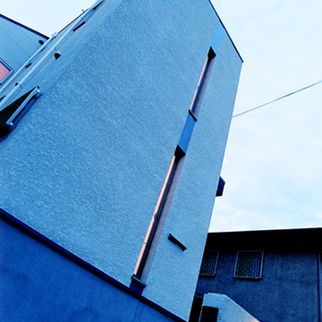 部屋の灯りを逃さない外観